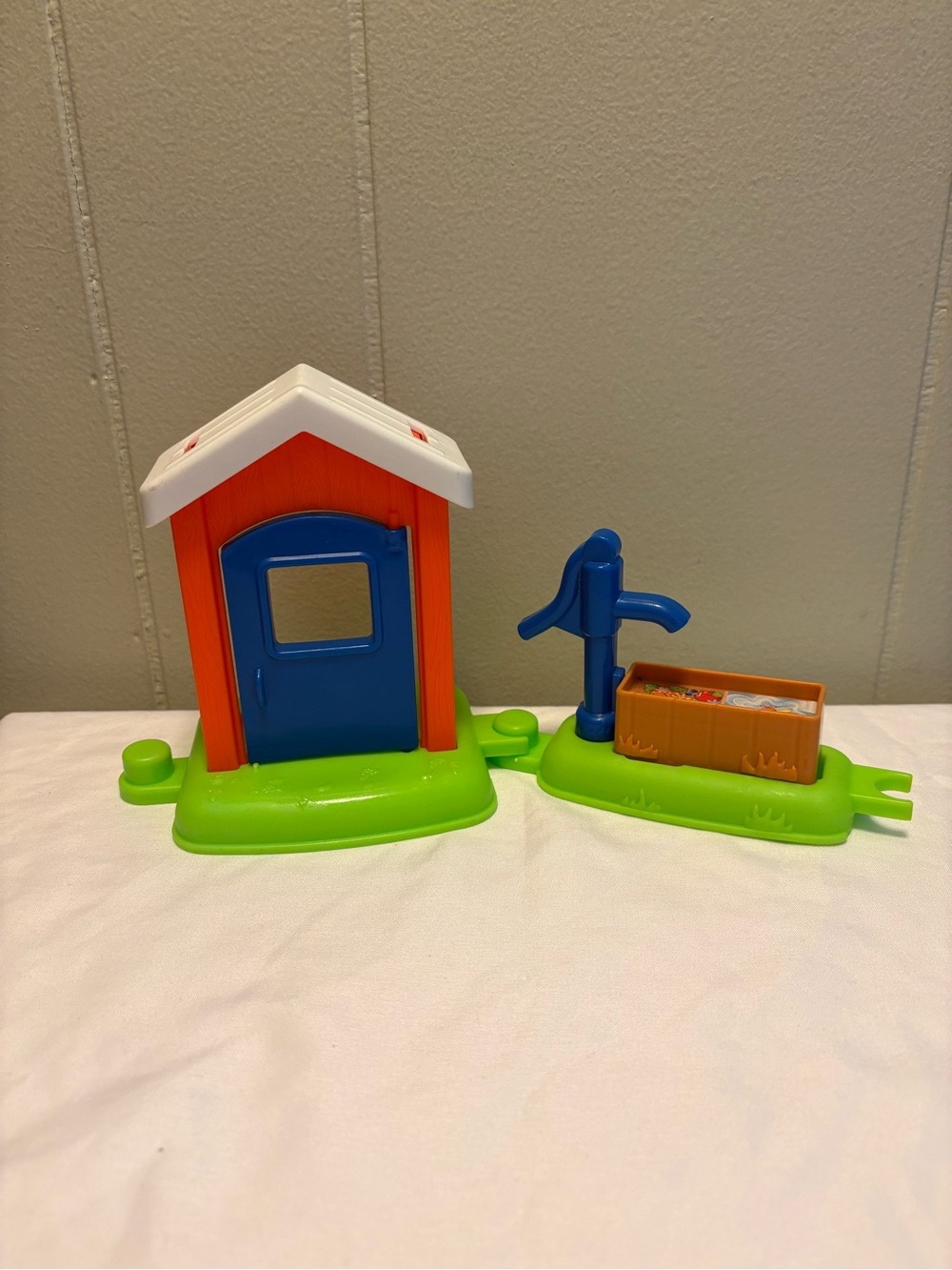Fisher-Price Little People Shed & Water Pump with Trough